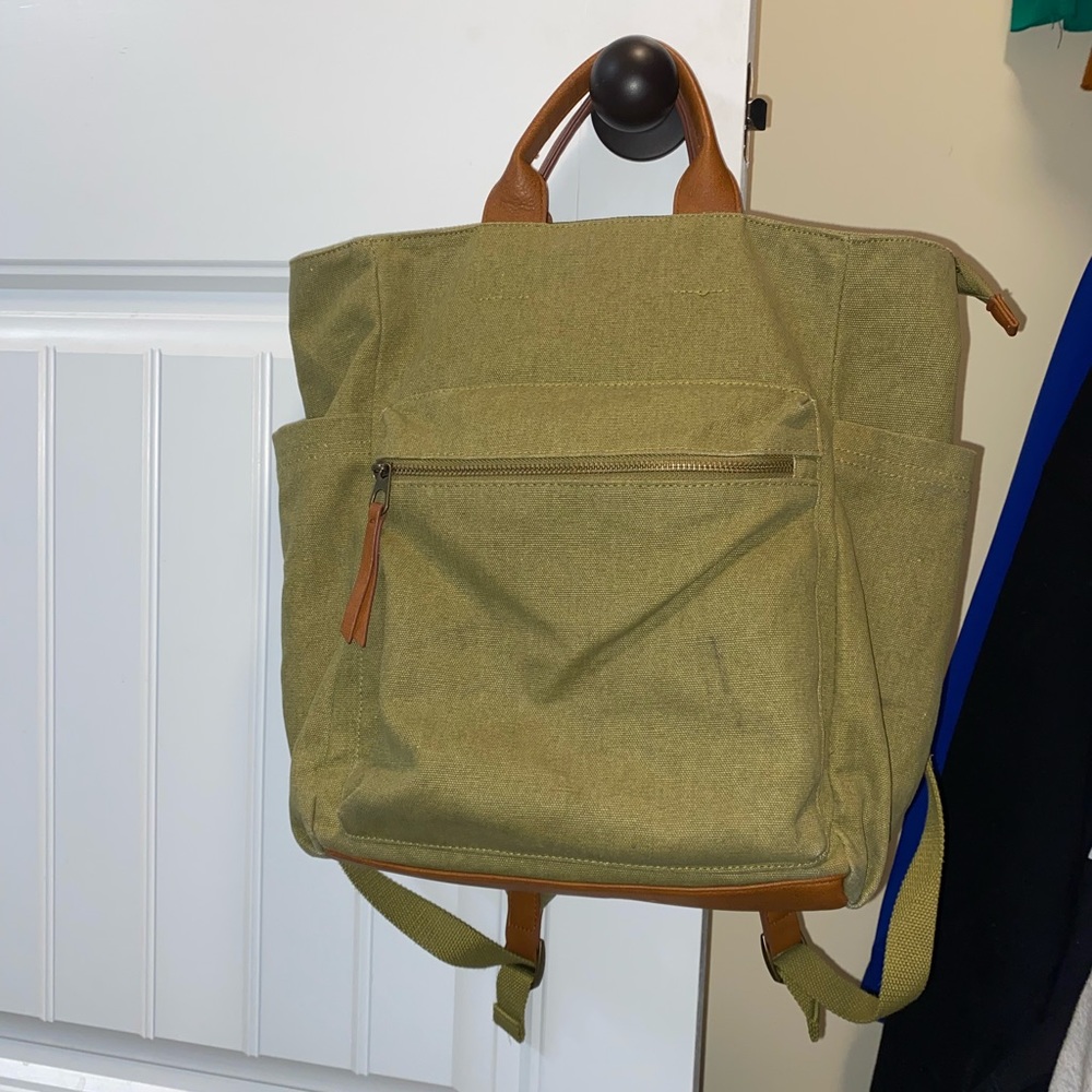 Universal Thread soft utility square backpack